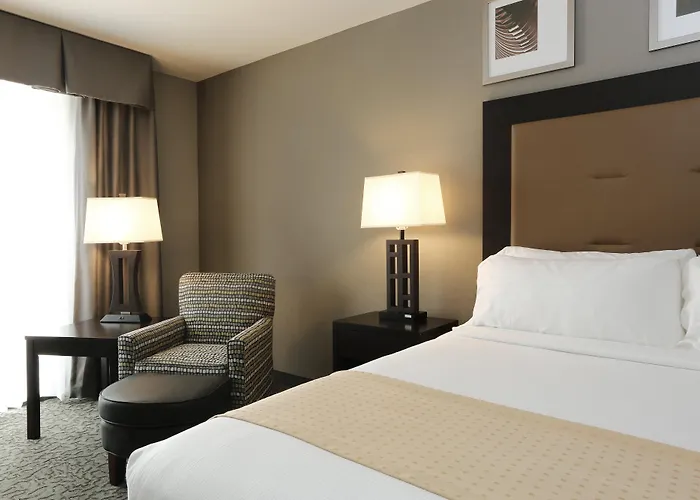And East By Ihg Peoria