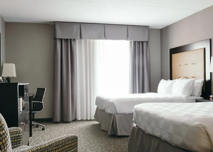 Hotel And East By Ihg Peoria
