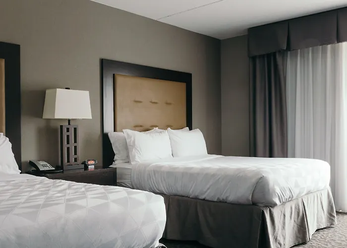 And East By Ihg Hotel Peoria