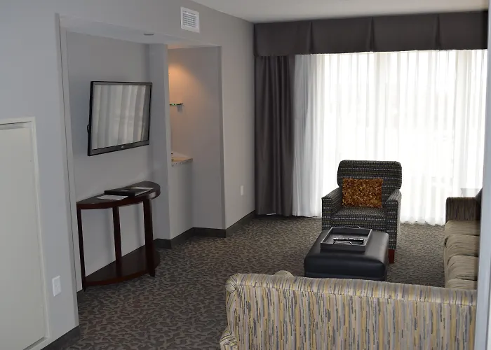 Hotel And East By Ihg Peoria