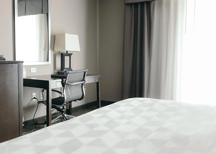 And East By Ihg Peoria