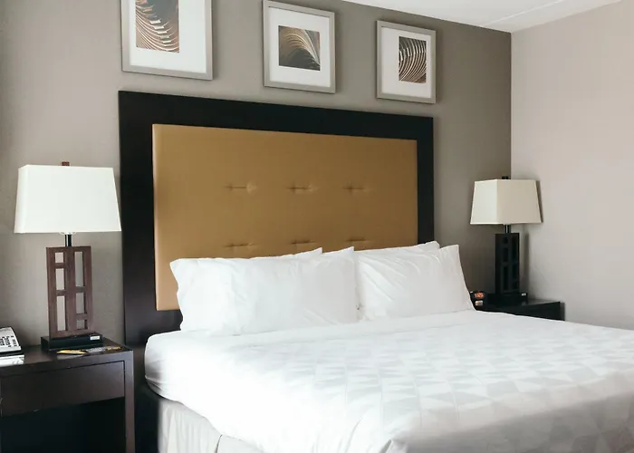 And East By Ihg Hotel 3*