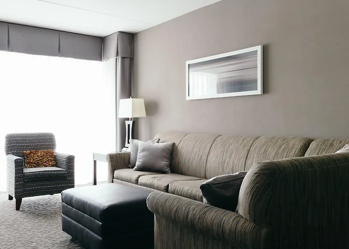 And East By Ihg Peoria