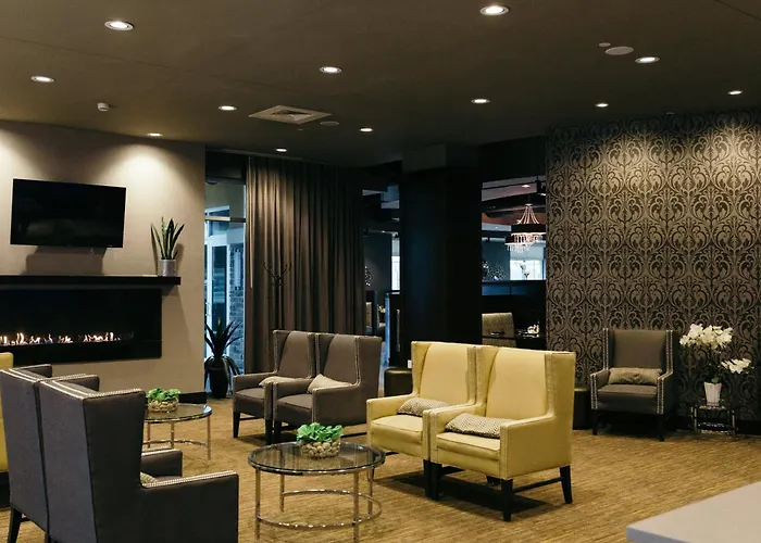 Hotel And East By Ihg Peoria