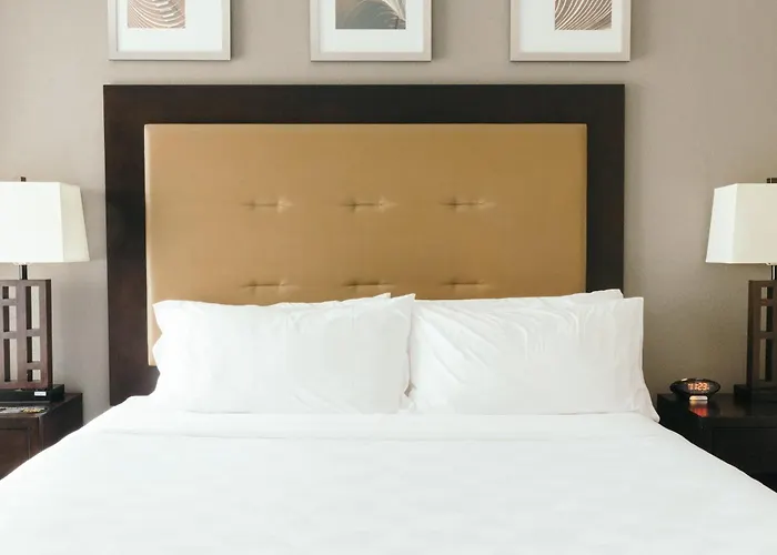 Hotel And East By Ihg Peoria