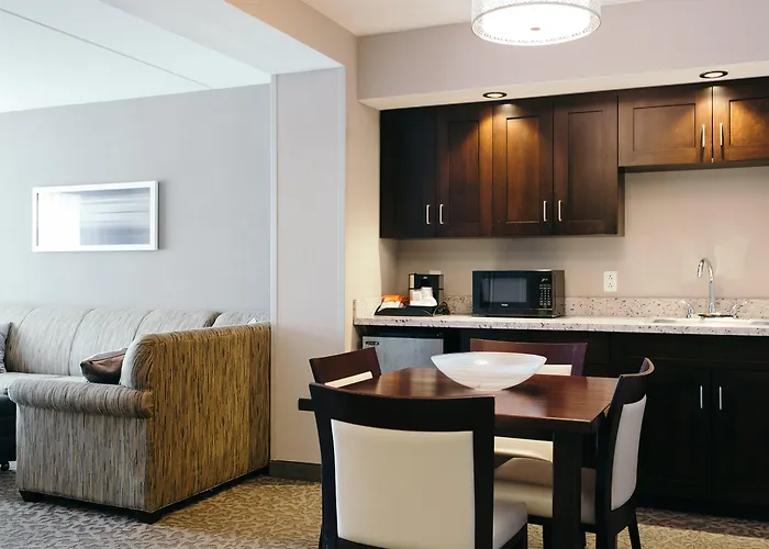 And East By Ihg Hotel Peoria