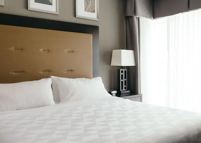 And East By Ihg Peoria