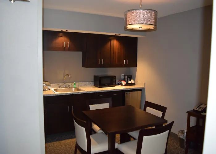 And East By Ihg Hotel Peoria