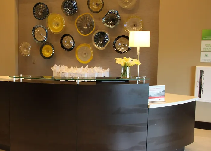 Hotel And East By Ihg Peoria