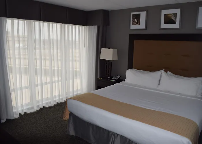 And East By Ihg 3* Peoria