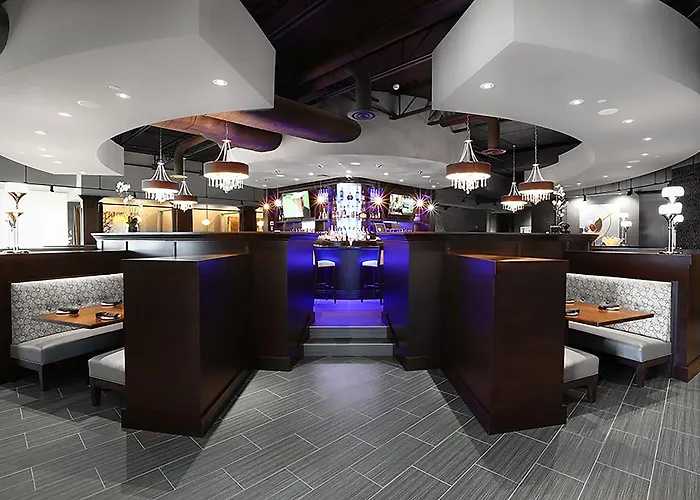 Hotel And East By Ihg Peoria
