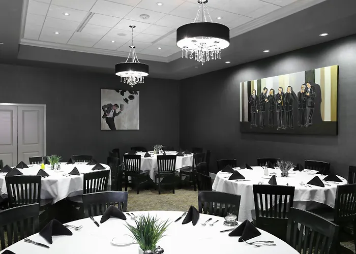 And East By Ihg Peoria
